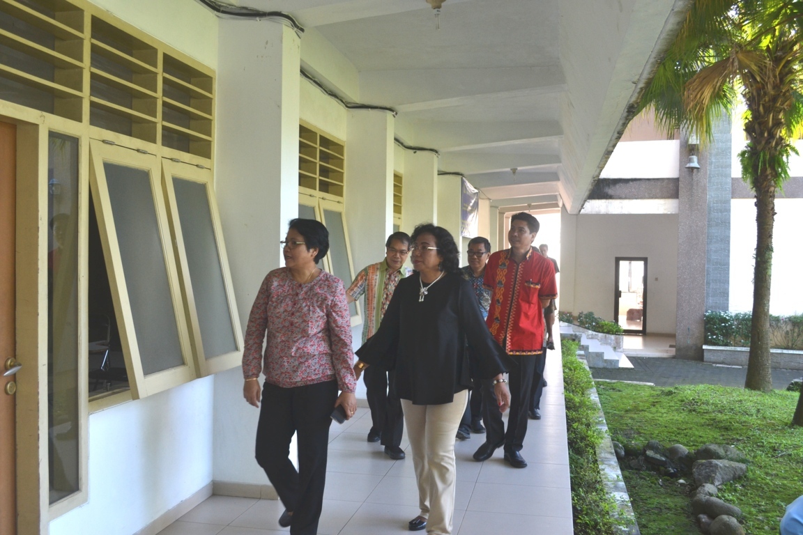 Karya Tulis Literatur: Teologi Kontekstual di Era Penetrasi Digital oleh Alumni